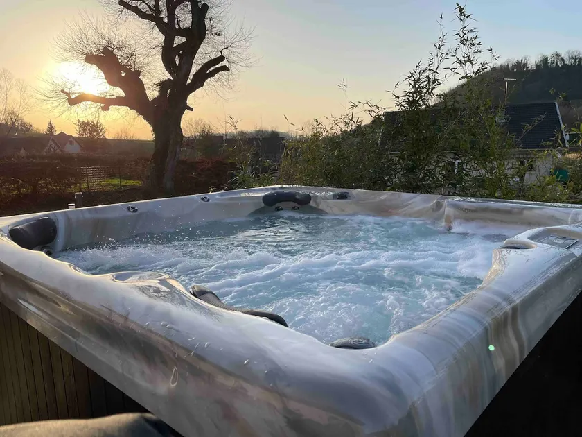 3-star 5 grape varieties cottage with Jacuzzi - Image 1