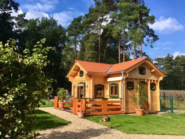 Small and romantic blockhouse - Image 1