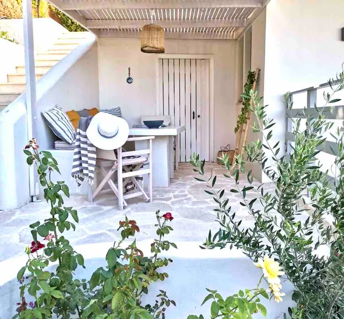 Dioni Boutique House 36 meters from the beach - Image 1