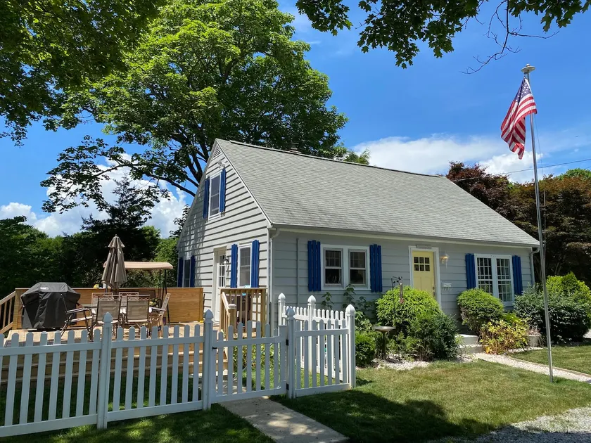 Cozy Cape Escape - Walk to Downtown Mystic - Image 1