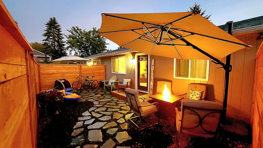 Stylish downtown CDA beach getaway spa fire table - Image 1