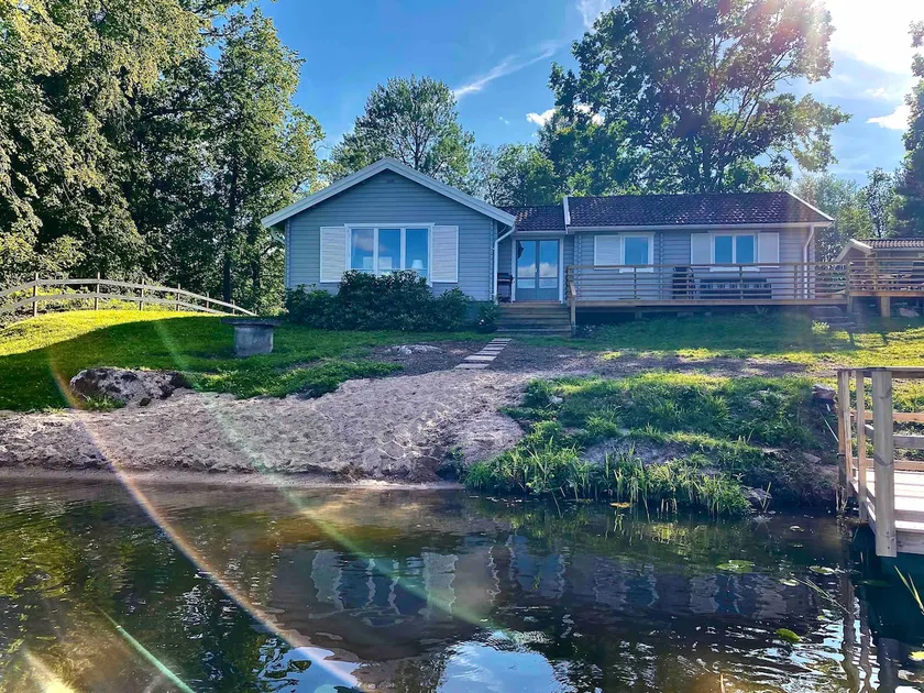 Private House with Waterfront Lot. Private Location. Unique accommodation - Image 1