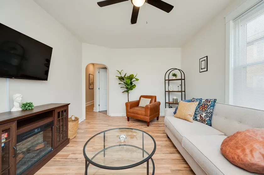 The Garden Spot Monstera Suite Free parking - Image 1