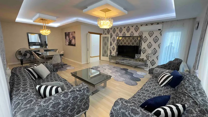3 rooms and a family air-conditioned VIP lounge - Image 1