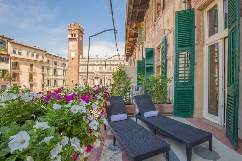 Luxury Suite with Terrace Overlooking Piazza Erbe - Image 1