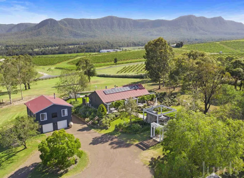 Cooinda Estate- Whole Estate (sleeps 25) - Image 1