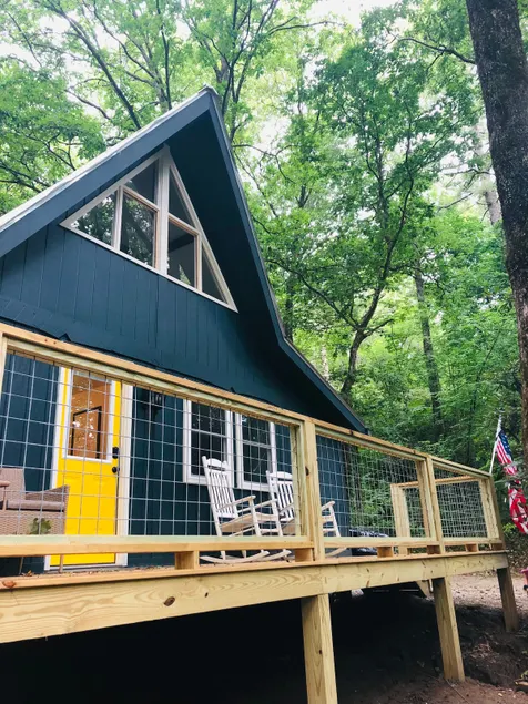 Newly renovated A-frame 5 Min walk to main street - Image 1