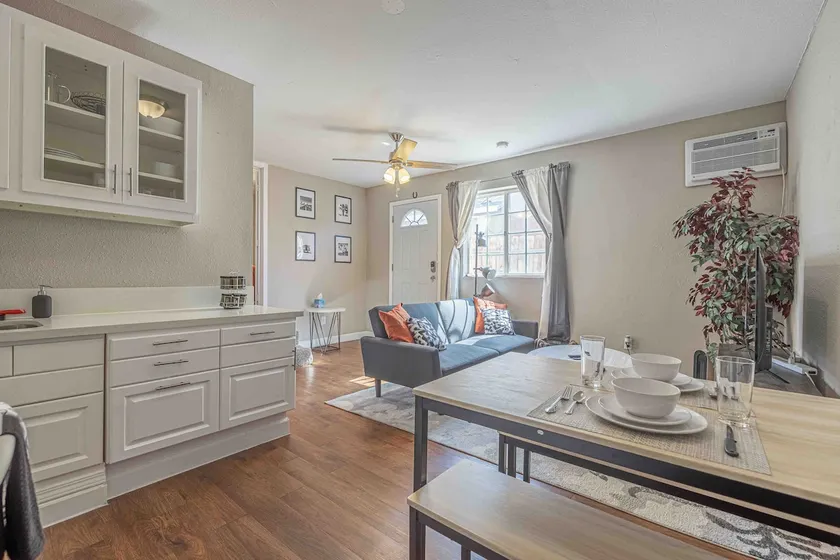 New York Theme Suite 1BD/1BR ~Close To Shop - Image 1