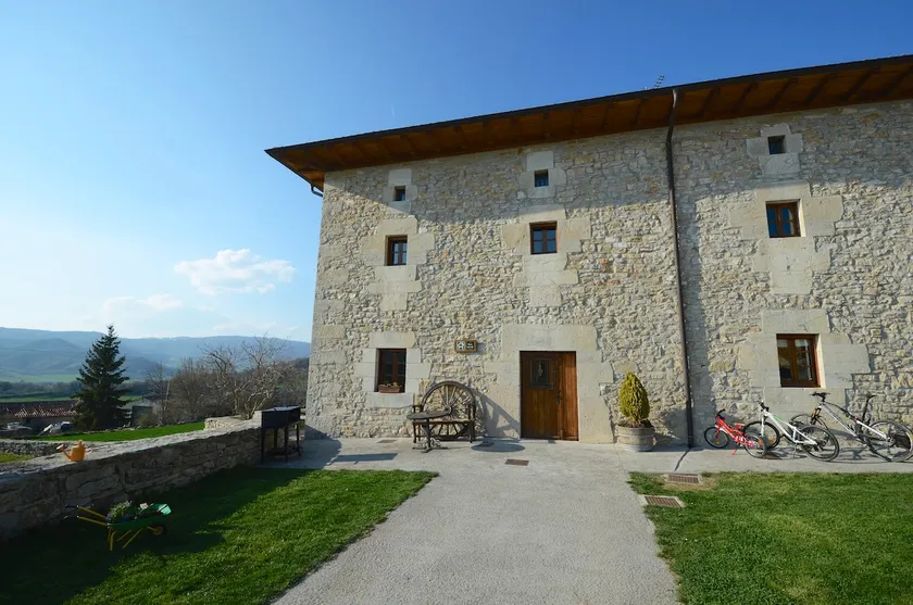 Charming cottage - Image 1