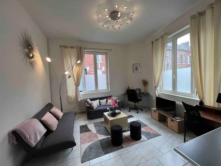 Beautiful house in a sought-after neighborhood, close to the center. - Image 1