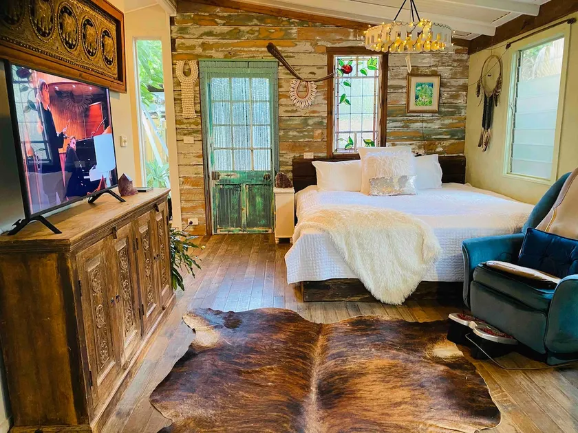 Private Spacious Studio with spa great location - Image 1