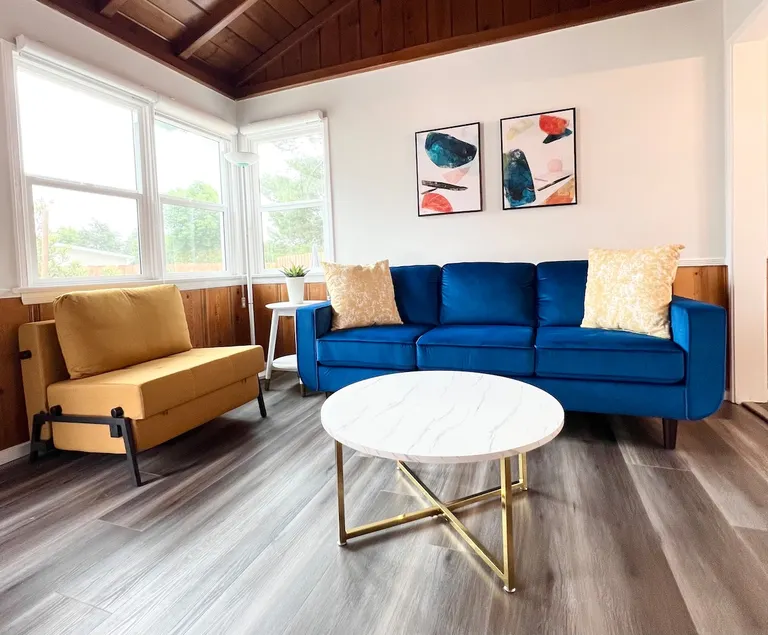 Mid-century 1 Bedroom house with attached garage - Image 1