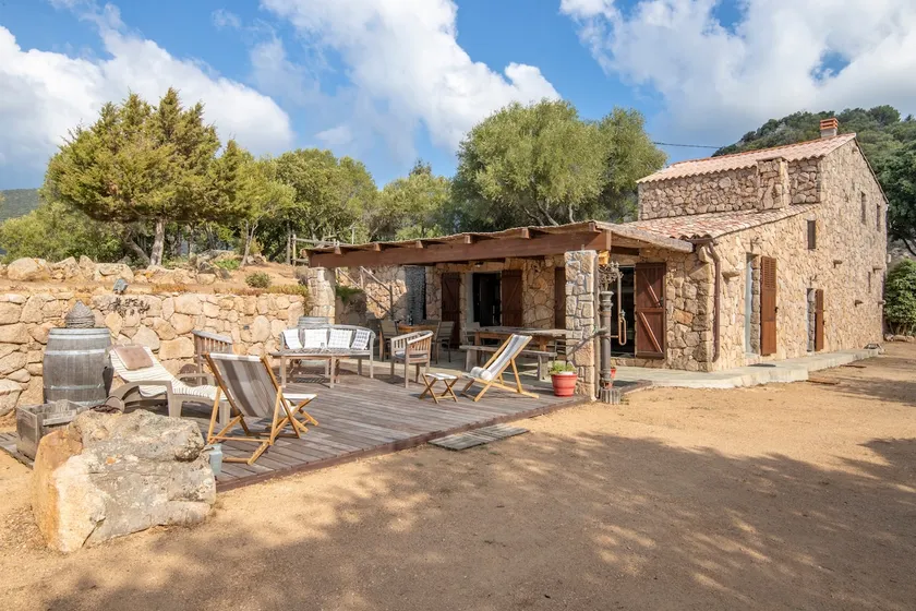 Authentic Corsican sheepfold with splendid sea view - Image 1