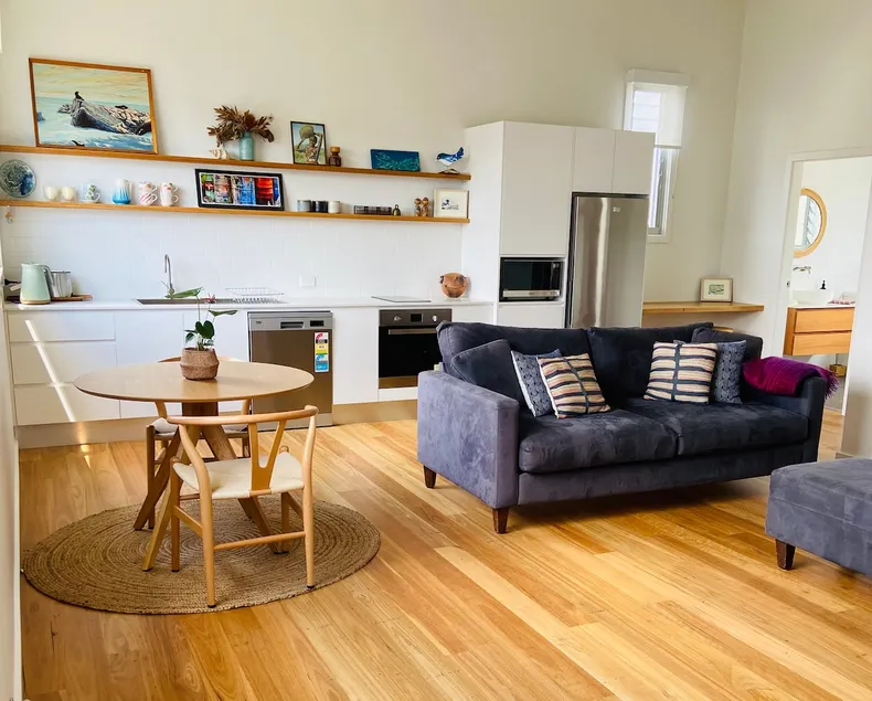 Boomerang Beach upstairs studio apartment - Image 1