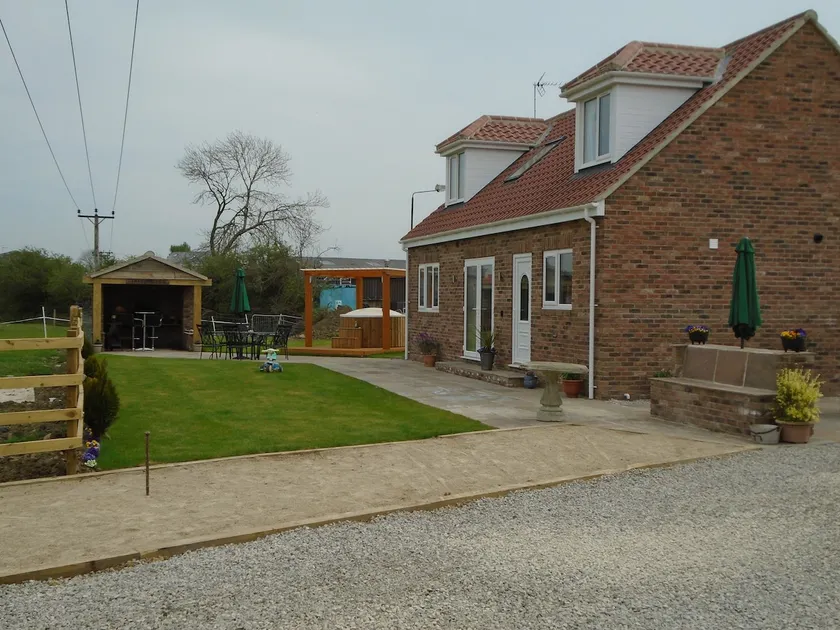 farm cottage for 4 people dog welcome - Image 1