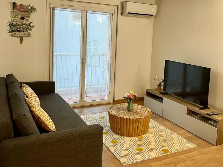 Rare gem 250 m from the beach! Covered parking. - Image 1