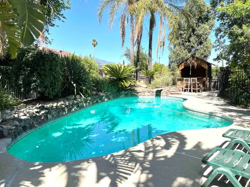 Luxury 5BR Pool Home | ONT, Victoria Gdns & Mills - Image 1