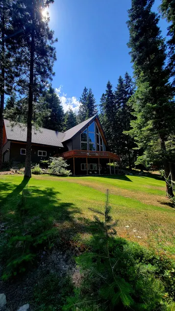Mountain Retreat, steps from Skiing, Mountain Biking, and Hiking - Image 1