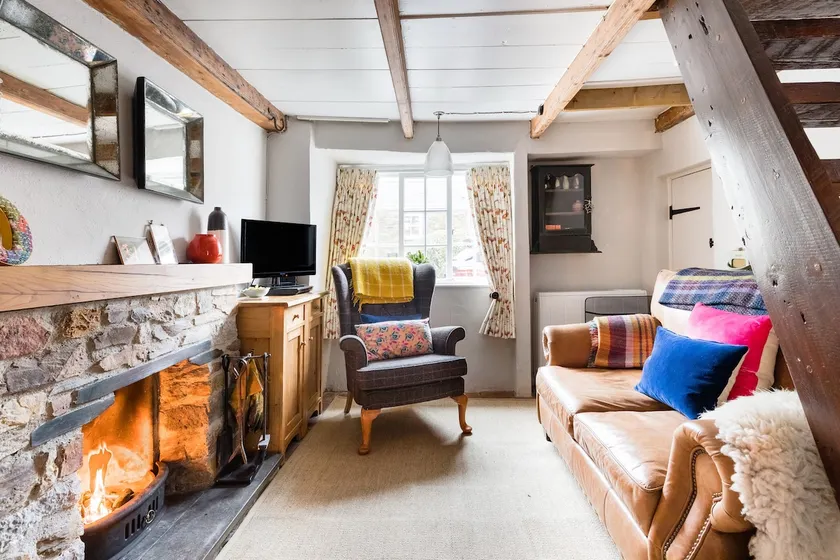 Romantic Cute Thatched Cottage • - Image 1