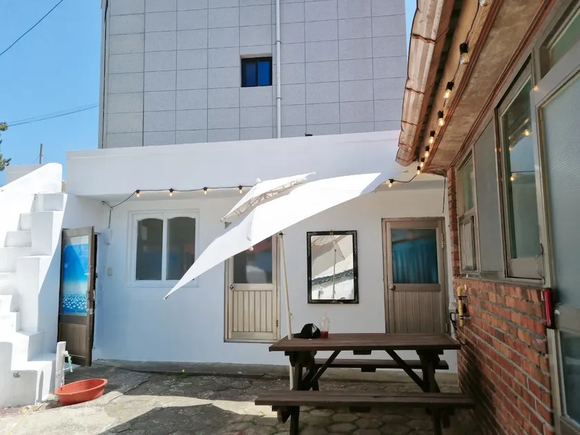 Hong's Bed and Breakfast - Image 1
