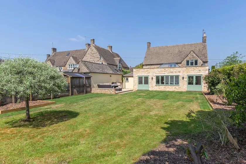 Schlafmöglichkeiten für 7, Bourton-on-the-Water, Parkplatz, großer privater Garten - Image 1