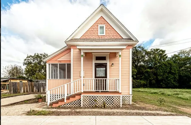 The Peach House - Image 1