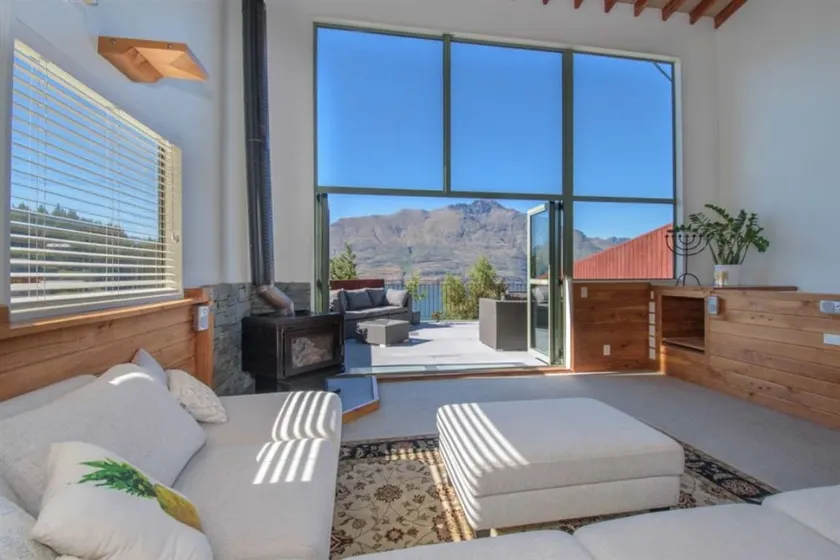 Mountain, lake, sun and this beautiful home - Image 1