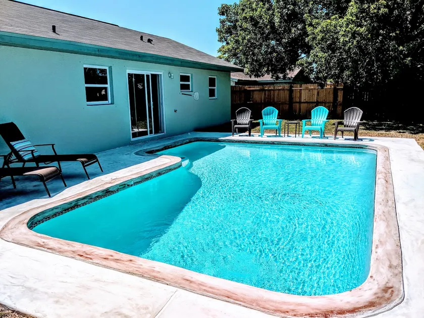 \"Wet Feet Retreat\" Pool Home with Heated pool! - Image 1