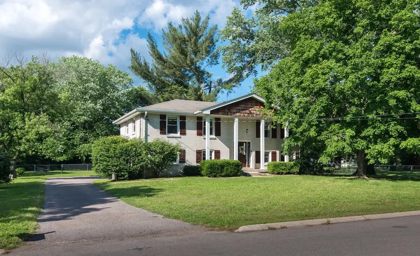 Franklin Retreat-4BR Near Downtown & Nashville - Image 1