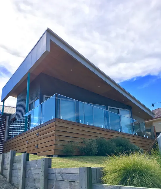 Modern and charming home overlooking the waters. - Image 1