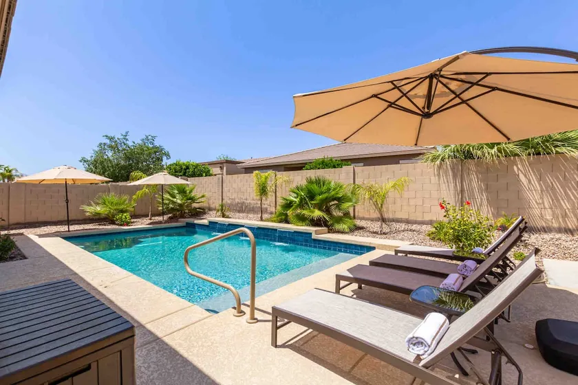 Relaxing stay, family friendly! Free heated pool - Image 1