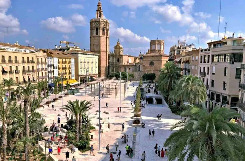 Lux4u 3Micalet Flats: ATICO Old Town - Image 1