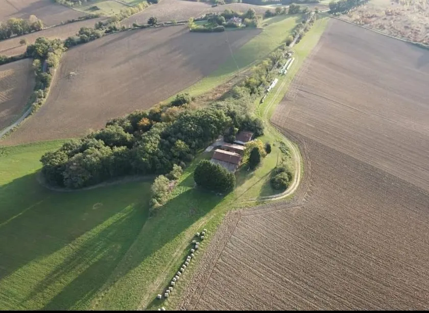 Farm on 50 private hectares with its own jacuzzi. - Image 1