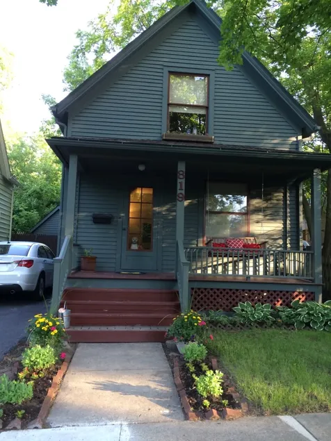 Cozy + Clean ”Old West Side” Home .5m to Downtown - Image 1