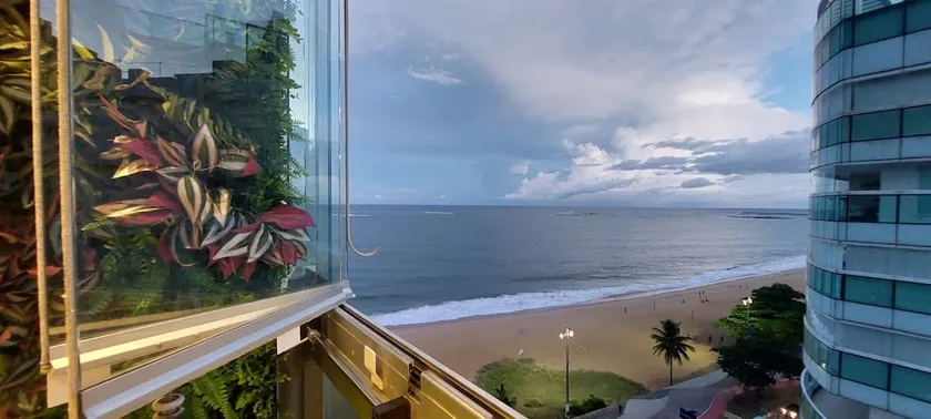 Beachfront apartment on Praia da Costa - Image 1