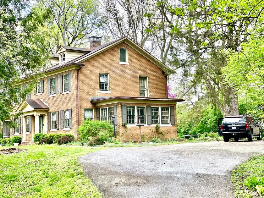 Spacious Dream vacation gated property with pond - Image 1