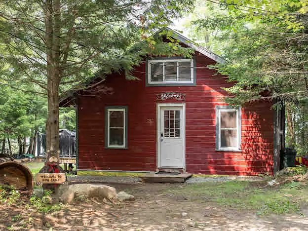 Cozy and Quiet Waterfront Cottage in Lincoln Maine - Image 1