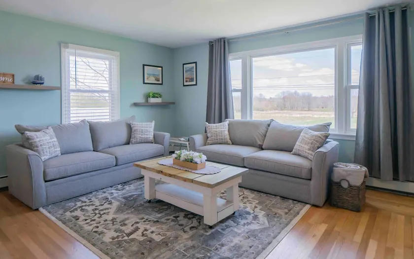 Renovated 2 Bed Private Home Newport-Middletown Sleeps 6 - Image 1