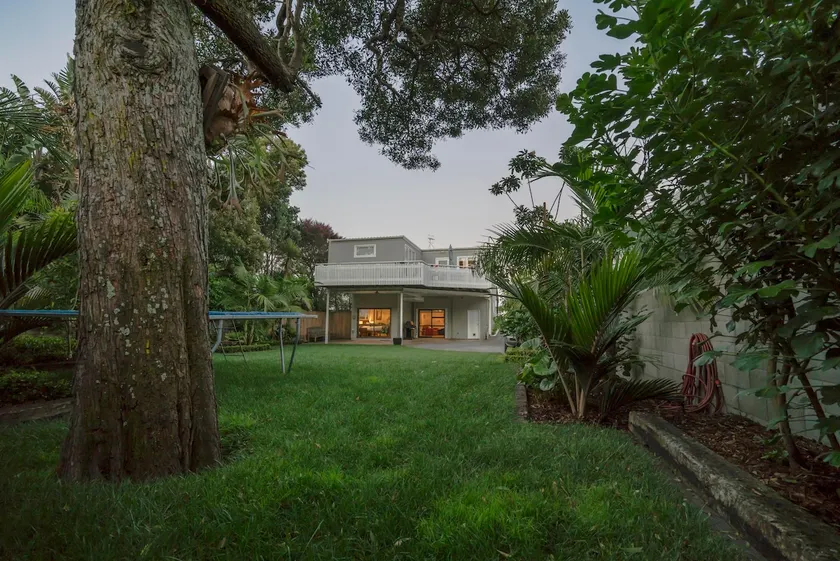 Semi self-contained & central beach haven - Image 1