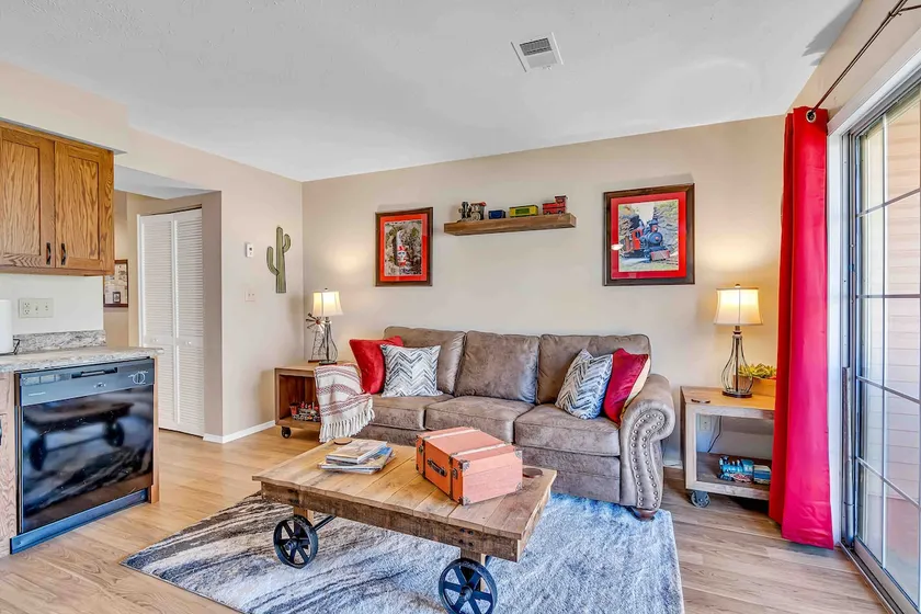 Unique Cozy Condo - ”The Railway Inn” - Image 1