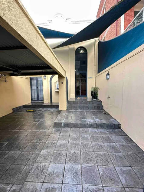 Spacious 2-Storey CBD House | Free Parking - Image 1