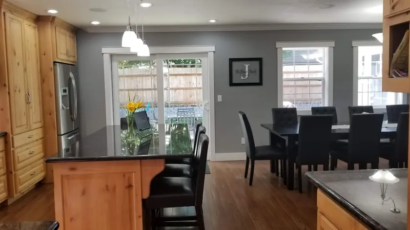 Nice Home in a Quiet Neighborhood by a Park - Image 1