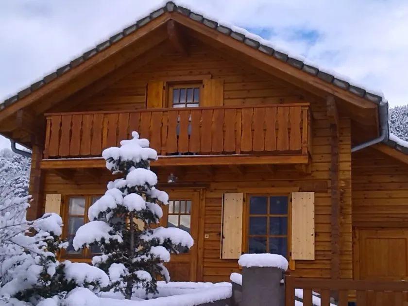 Quiet chalet EMBRUN LAC SERRE PONÇON rated 3* - Image 1