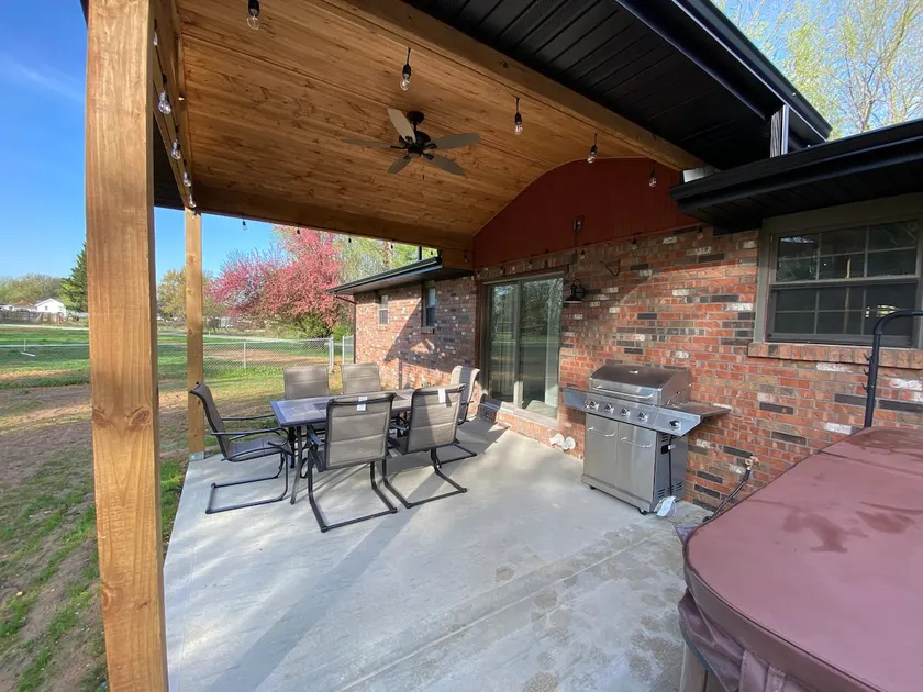 Spacious 4BR Retreat w/ Hot Tub and Pool Table - Image 1