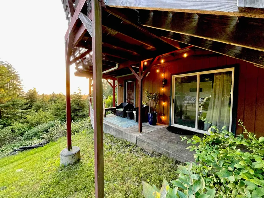 Redwood getaway with a view - Image 1