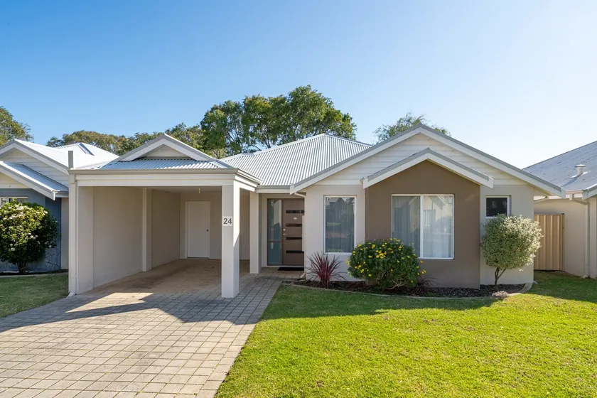 Ocean Blue Bungalow Easy Beach Stay in Busselton - Image 1