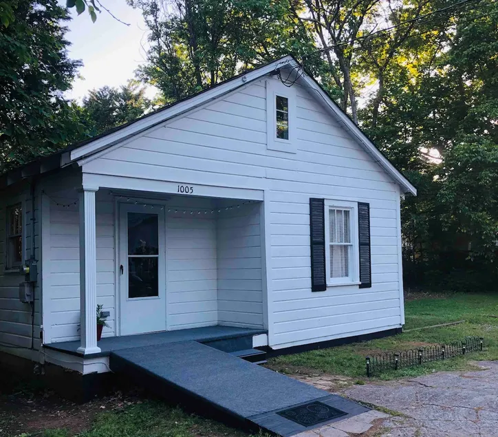 Comfy Cottage- Near Lee University Private - Image 1