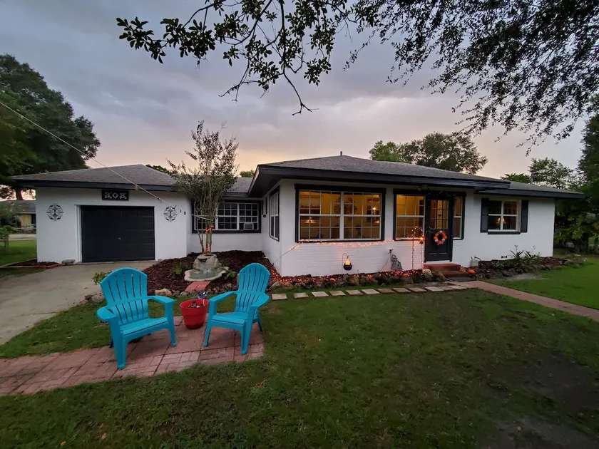 Fully Furnished Entire home fenced yard Pets OK - Image 1