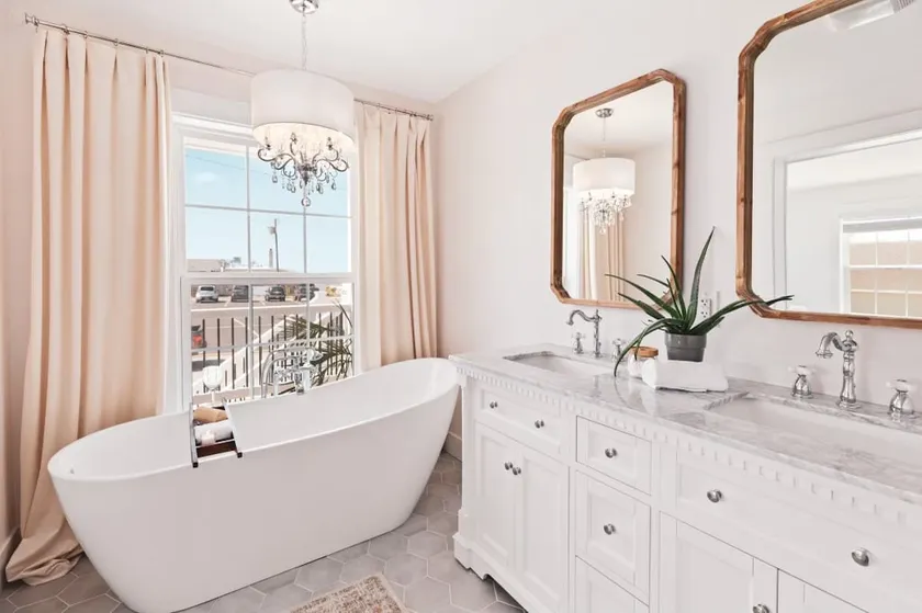 Luxury 5BR Custom Home 200 Feet From The Bay Beach - Image 1