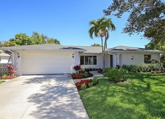 Tropical Getaway in North Naples! Pool/Cozy/Clean! - Image 1